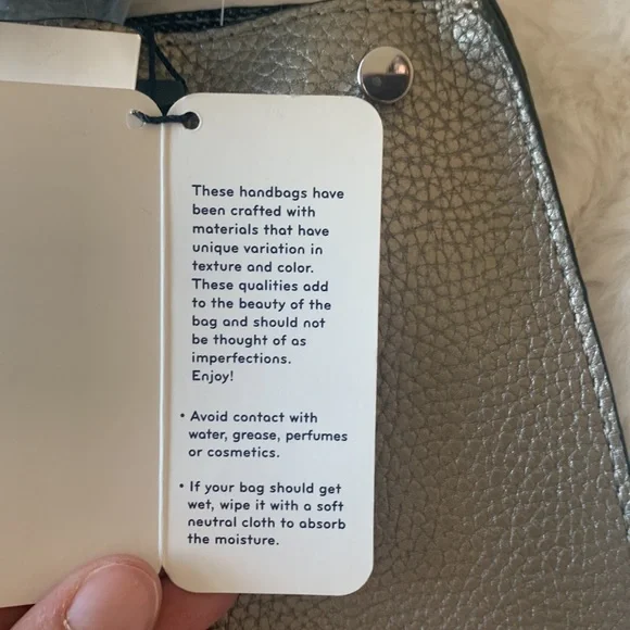 NWT Splendid Reversible Tote Pewter/blue& white inside magnetic closure - Picture 8 of 8